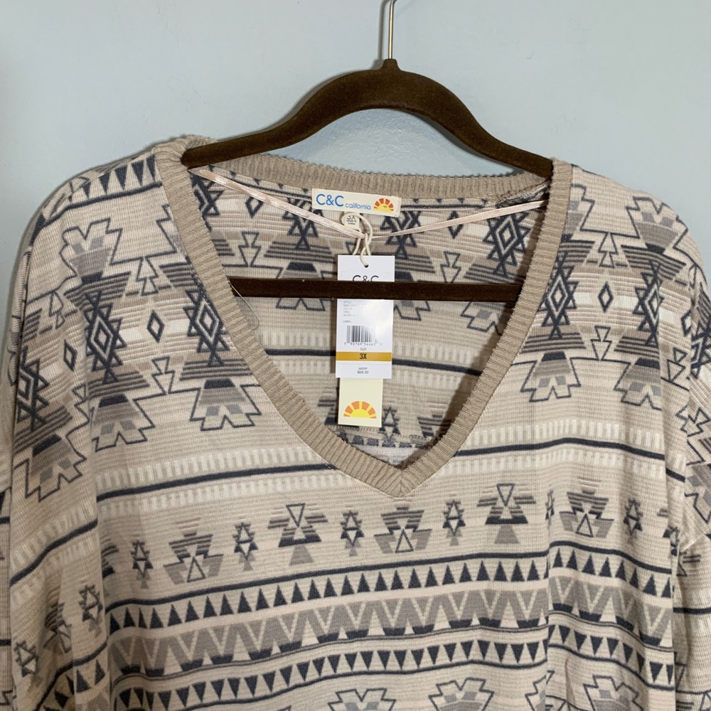 NEW C&C California Women 3X V Neck Long Sleeve Aztec Print Tunic Top Silver Mink - Picture 4 of 10